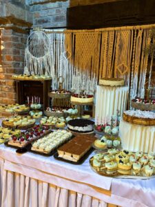 Na zdjęciu słodki stół robiony przez cukiernika Artura Marka z Częstochowy