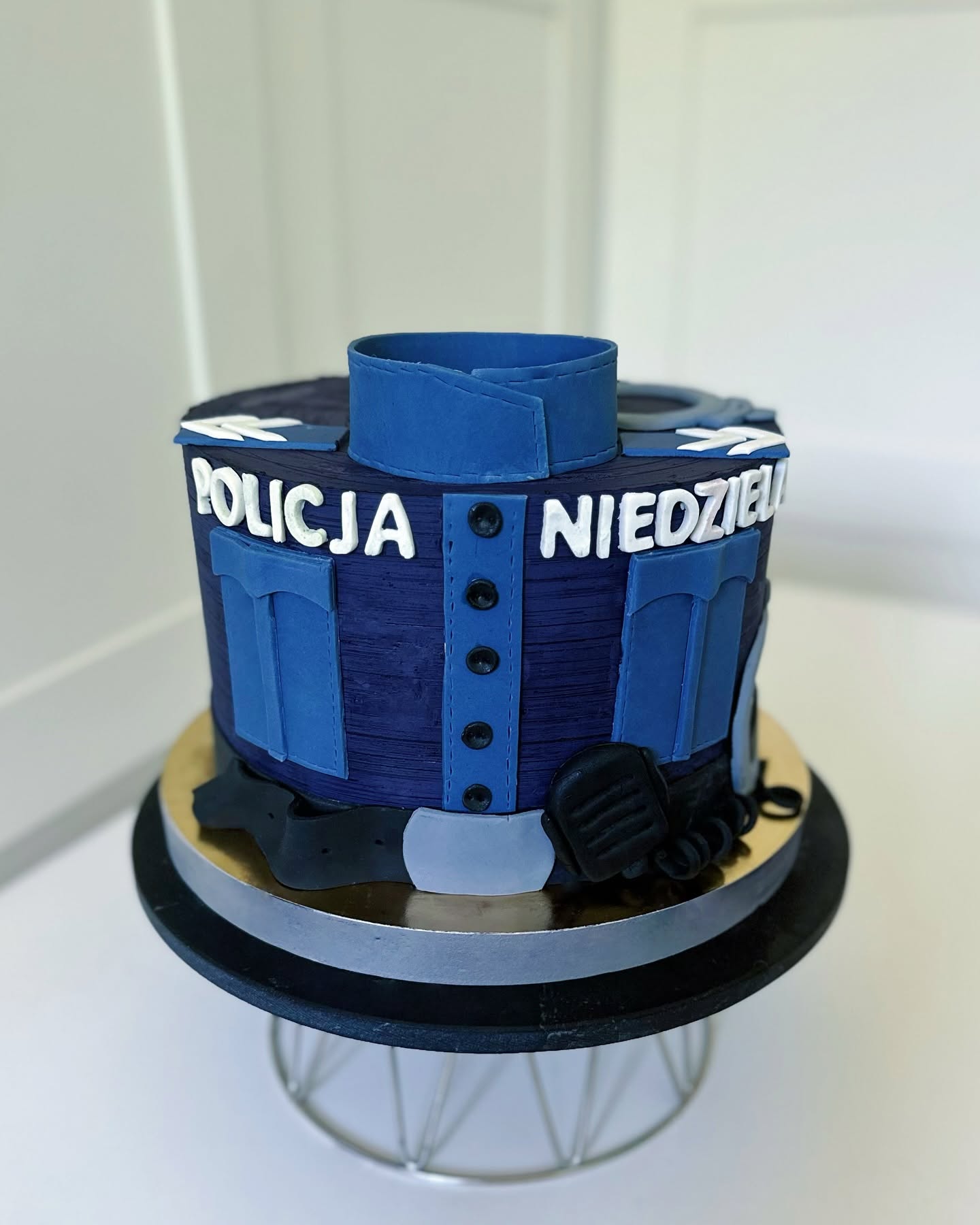 Tort dla policjanta z motywem policyjnym